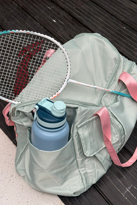 “¡Lleva tu botella contigo! Es el complemento ideal para tu mochila.”