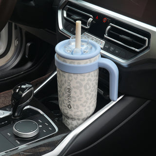 Leopardo Crema Taza Térmica Para Auto-El efecto de colocar la taza en el coche